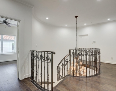 6007 Newcastle Street - Photo Thumbnail 37