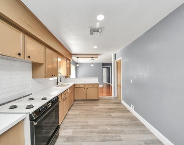 2503 Jean Street - Photo Thumbnail 10