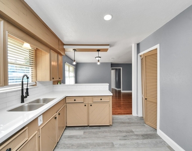 2503 Jean Street - Photo Thumbnail 12