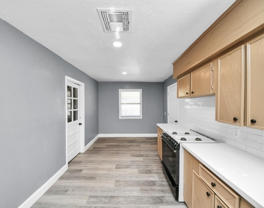 2503 Jean Street - Photo Thumbnail 13