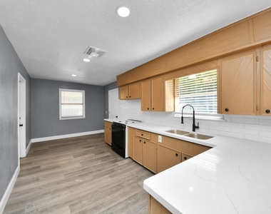 2503 Jean Street - Photo Thumbnail 8