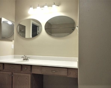 10410 Scenic Vista Drive - Photo Thumbnail 9