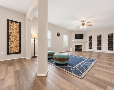 2715 Harte Court - Photo Thumbnail 7