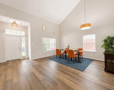 2715 Harte Court - Photo Thumbnail 6