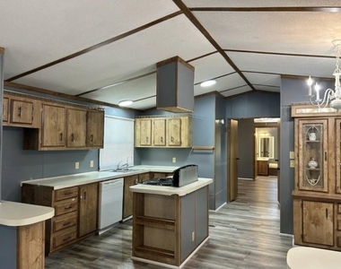403 W Worsham Street - Photo Thumbnail 7