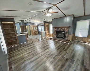 403 W Worsham Street - Photo Thumbnail 1