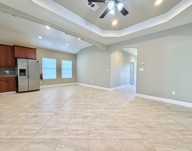 2855 Amber Avenue - Photo Thumbnail 3