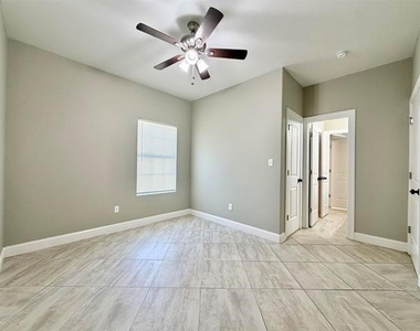2855 Amber Avenue - Photo Thumbnail 17