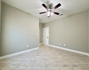 2855 Amber Avenue - Photo Thumbnail 18