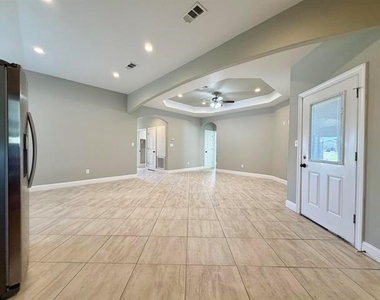 2855 Amber Avenue - Photo Thumbnail 6