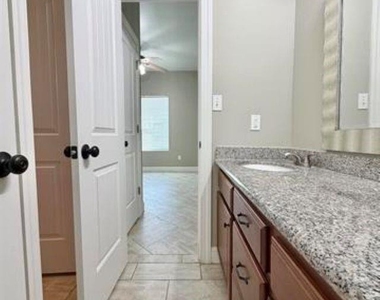 2855 Amber Avenue - Photo Thumbnail 20