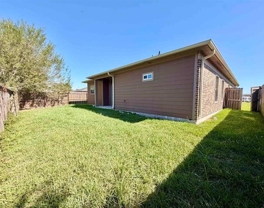 2855 Amber Avenue - Photo Thumbnail 26