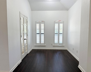 1410 Summer Court - Photo Thumbnail 8