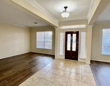 823 Aqua Vista - Photo Thumbnail 26
