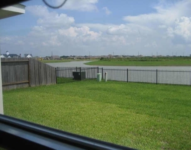 823 Aqua Vista - Photo Thumbnail 31