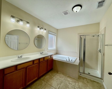823 Aqua Vista - Photo Thumbnail 9