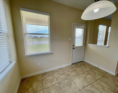 823 Aqua Vista - Photo Thumbnail 22
