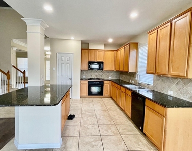 823 Aqua Vista - Photo Thumbnail 14