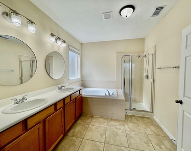 823 Aqua Vista - Photo Thumbnail 19