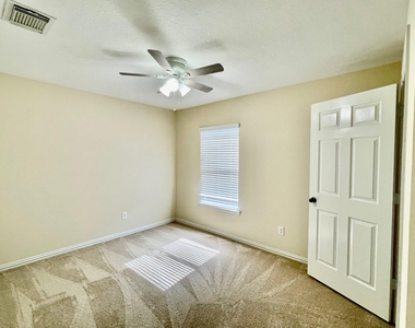 823 Aqua Vista - Photo Thumbnail 24