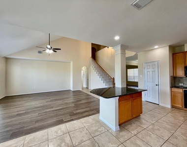 823 Aqua Vista - Photo Thumbnail 12