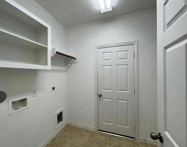 823 Aqua Vista - Photo Thumbnail 21
