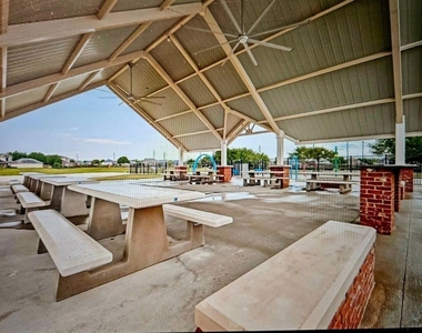 823 Aqua Vista - Photo Thumbnail 38
