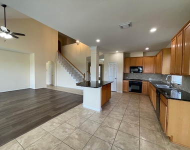 823 Aqua Vista - Photo Thumbnail 13