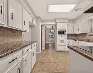 5410 Boyce Springs Drive - Photo Thumbnail 12