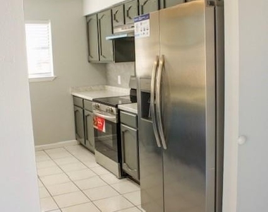 22318 Acorn Valley Drive - Photo Thumbnail 5