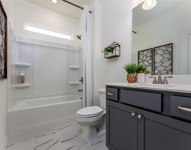 6118 Royal Palm Drive - Photo Thumbnail 10