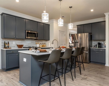 6118 Royal Palm Drive - Photo Thumbnail 4
