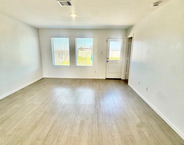 26730 Pairie Smoke Ln - Photo Thumbnail 10
