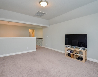 5627 Bending Crest Court - Photo Thumbnail 9