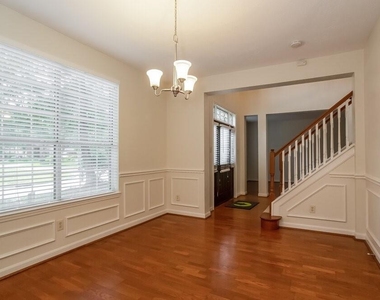 3203 Leafy Pine Court - Photo Thumbnail 4