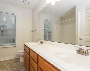 3203 Leafy Pine Court - Photo Thumbnail 14