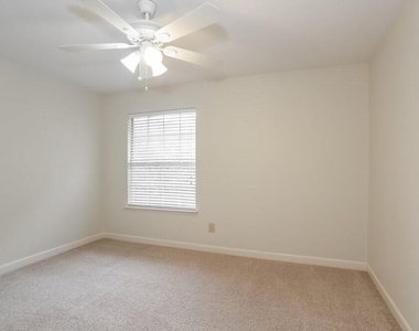 3203 Leafy Pine Court - Photo Thumbnail 12