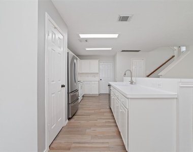 118 Anise Tree Place - Photo Thumbnail 7