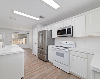 118 Anise Tree Place - Photo Thumbnail 10