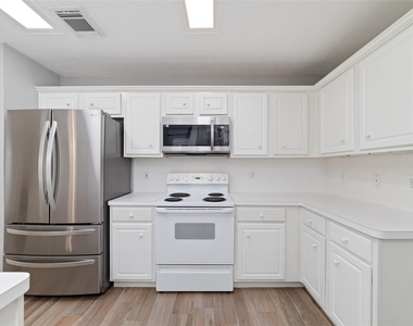 118 Anise Tree Place - Photo Thumbnail 8