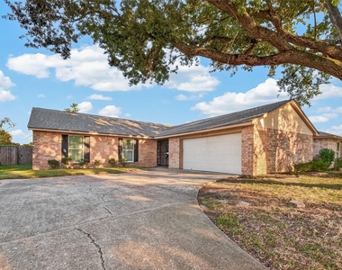 1338 Leadenhall Circle - Photo Thumbnail 1