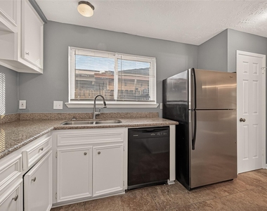 1338 Leadenhall Circle - Photo Thumbnail 14