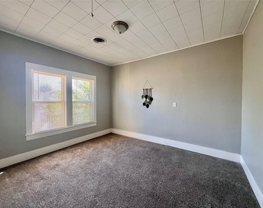 1211 W 2nd Street - Photo Thumbnail 12
