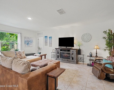 975 Sablon Street Se - Photo Thumbnail 8