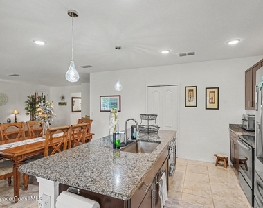 975 Sablon Street Se - Photo Thumbnail 12