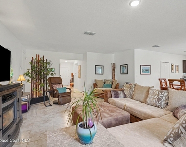 975 Sablon Street Se - Photo Thumbnail 7