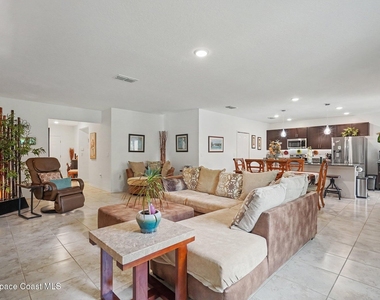 975 Sablon Street Se - Photo Thumbnail 6
