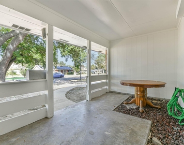 1918 Huntress Lane - Photo Thumbnail 2