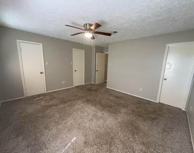 3107 Jenny Drive - Photo Thumbnail 4