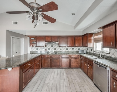124 Mae Cir N - Photo Thumbnail 2
